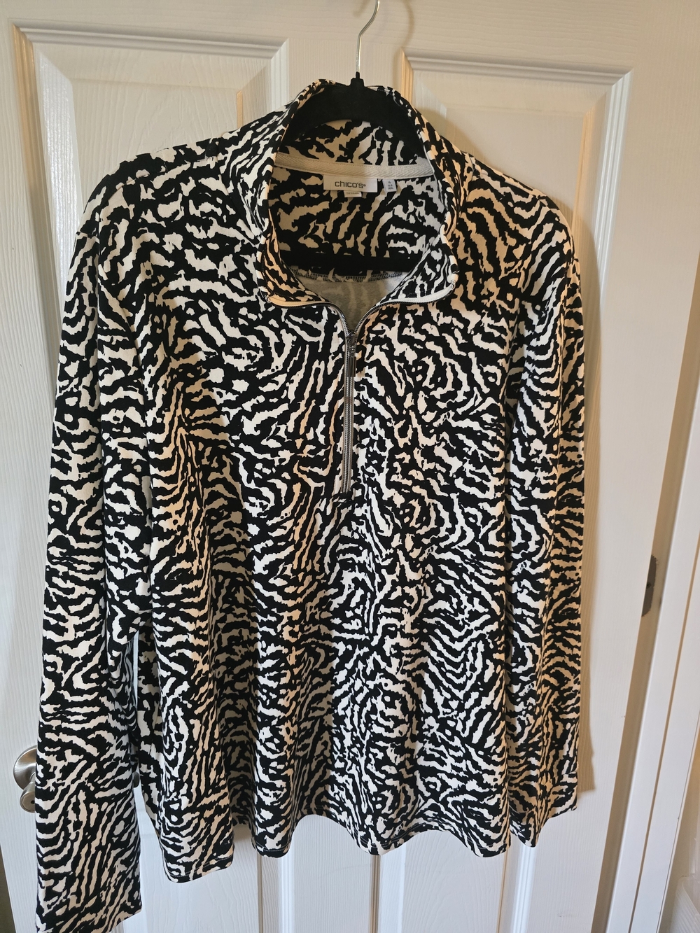 Chico's Black & White Zebra-Print Zip-Neck Pullover (2XL)